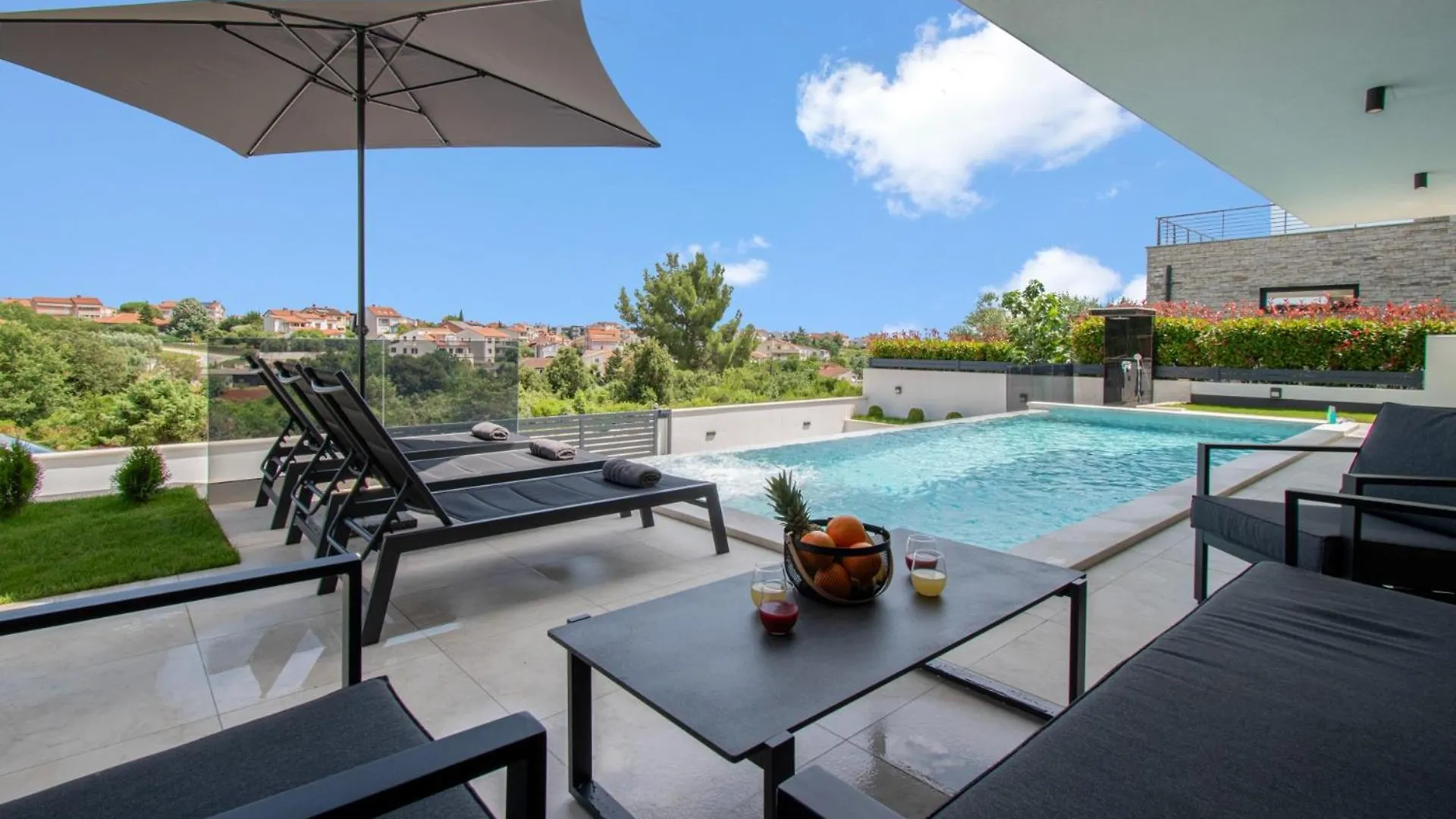 Villa Infinity Gem Mit Beheizbarem Pool In Medulin, Istrien