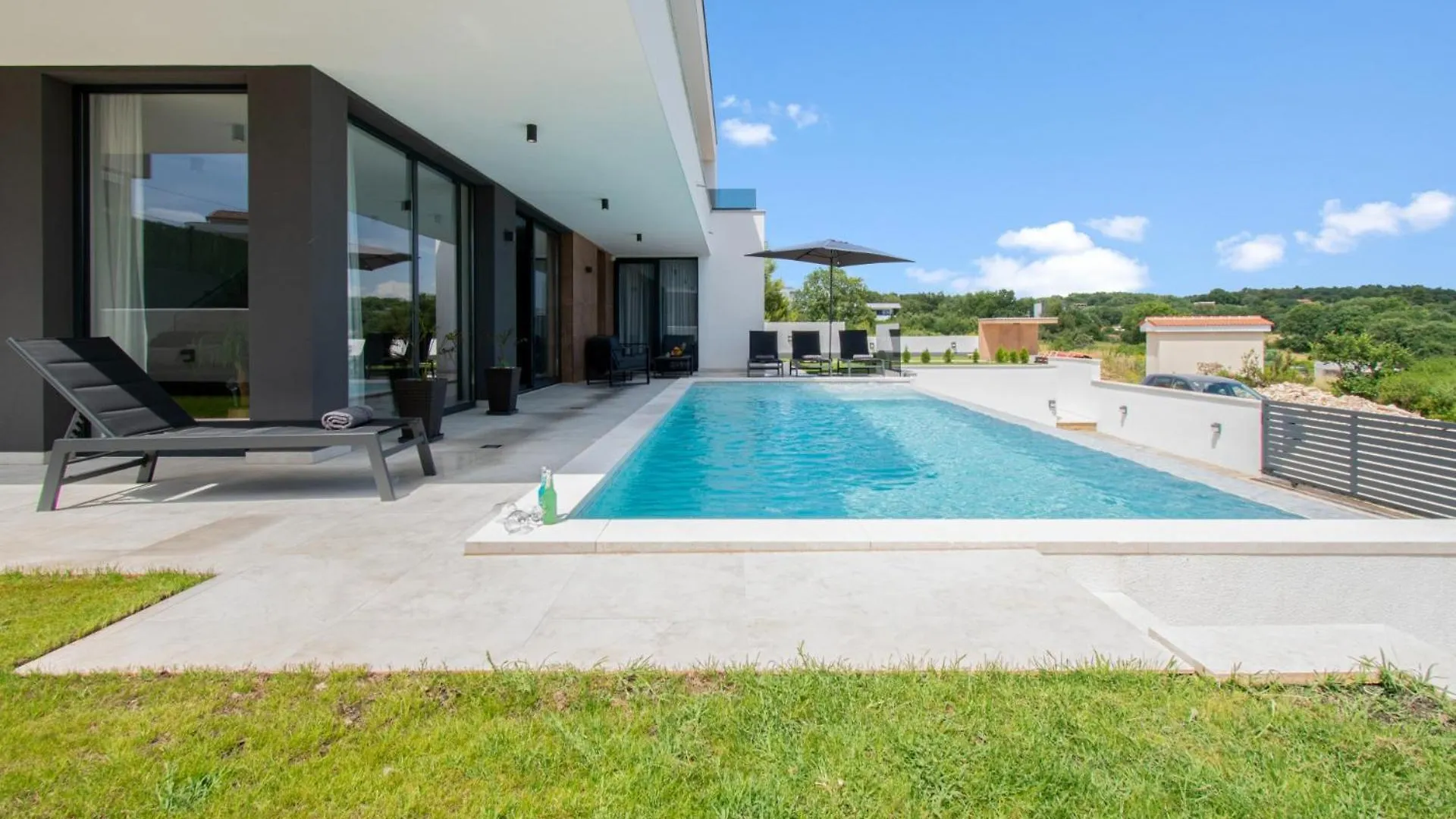 Villa Infinity Gem Mit Beheizbarem Pool In Medulin, Istrien