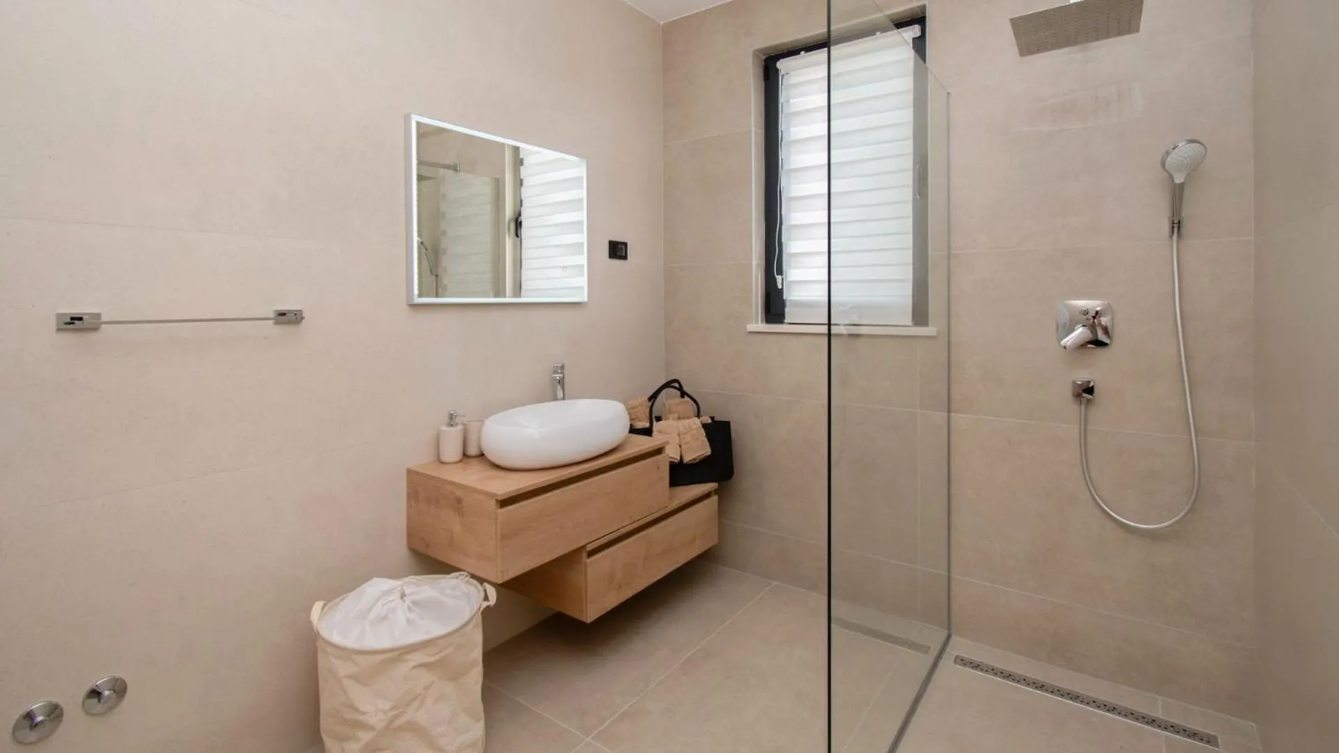 Villa Infinity Gem Mit Beheizbarem Pool In Medulin, Istrien