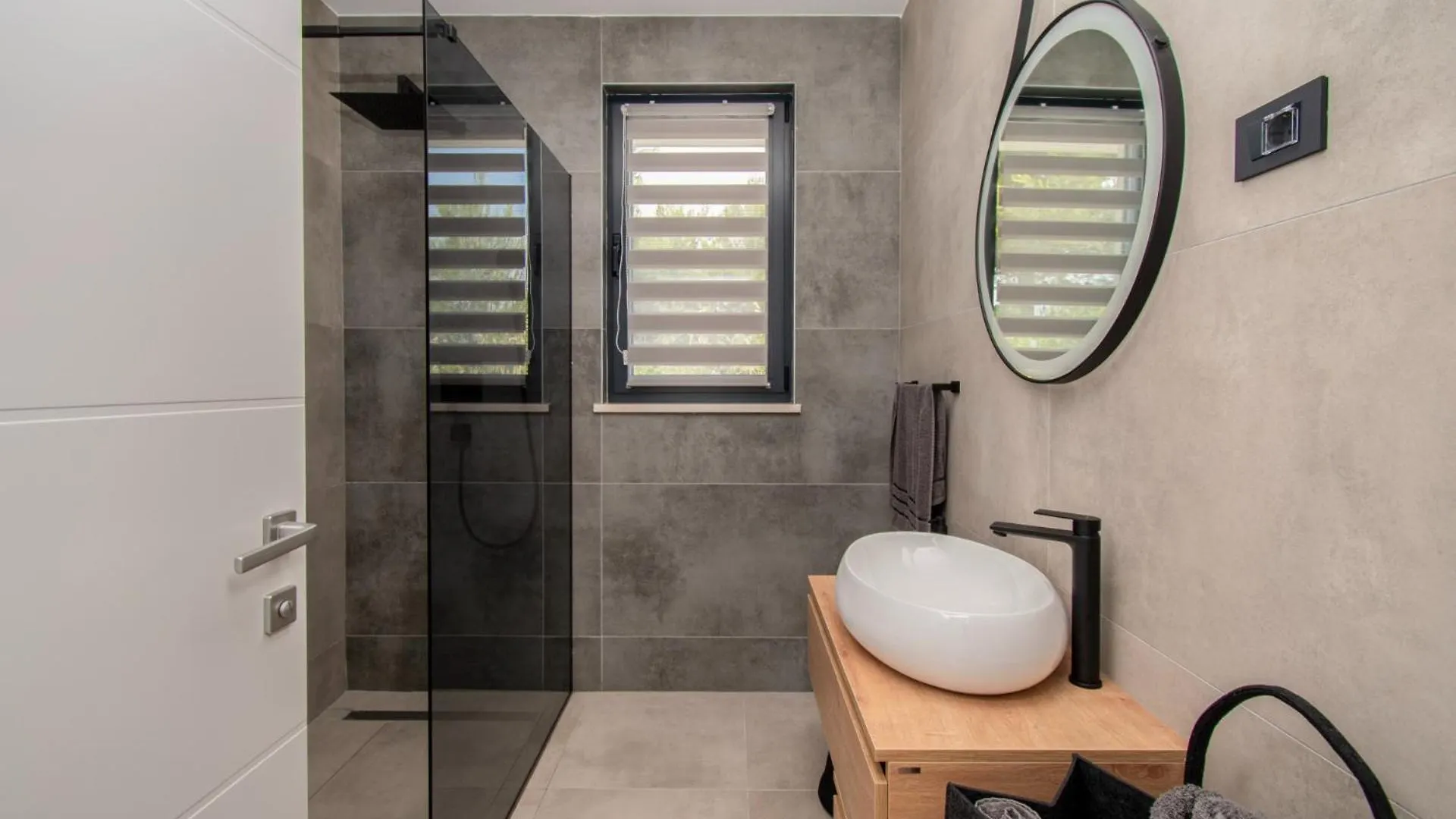 Villa Infinity Gem Mit Beheizbarem Pool In Medulin, Istrien 0*, מדולין