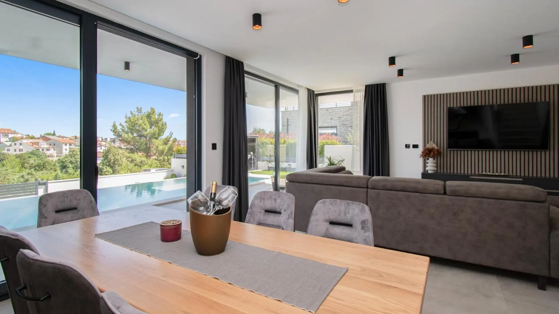 Villa Infinity Gem Mit Beheizbarem Pool In Medulin, Istrien 0*, מדולין