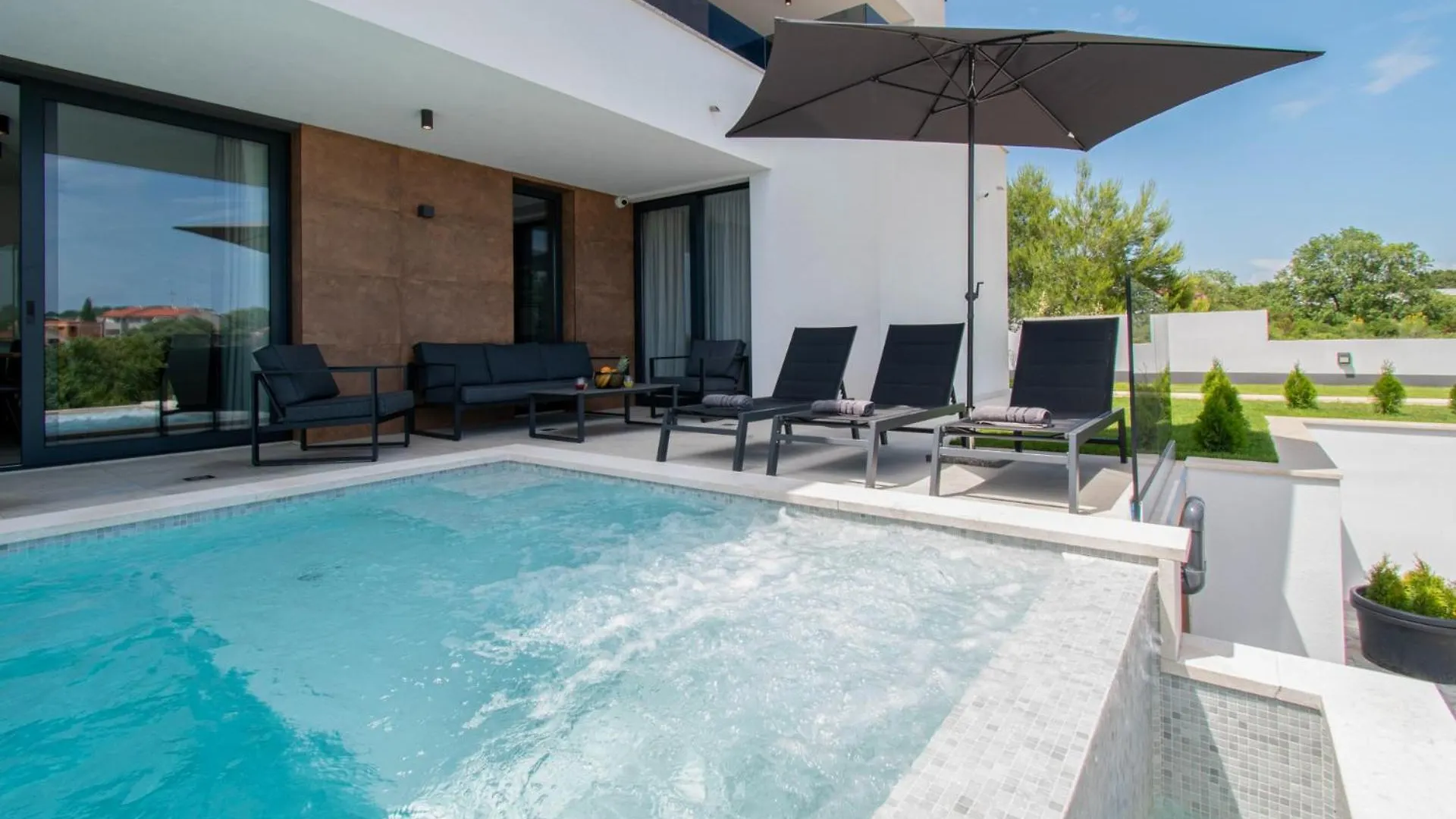Villa Infinity Gem Mit Beheizbarem Pool In Medulin, Istrien