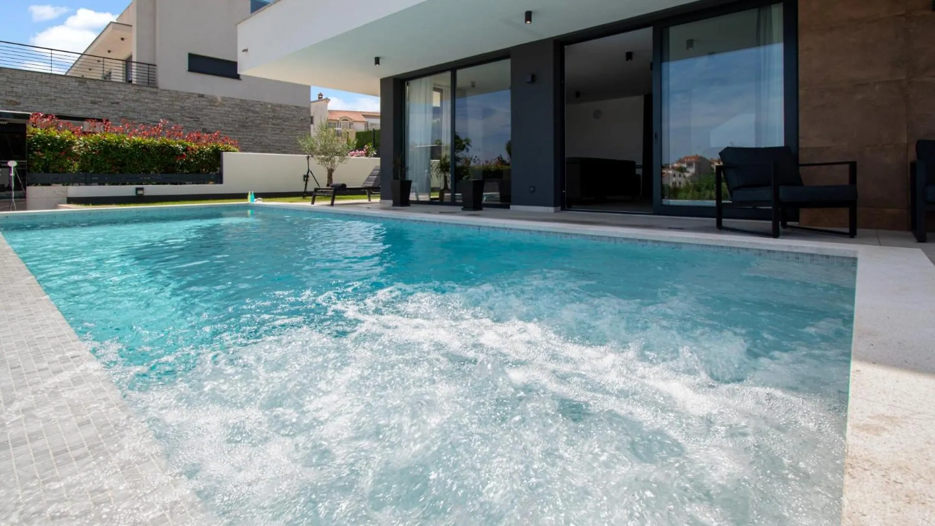 Villa Infinity Gem Mit Beheizbarem Pool In Medulin, Istrien